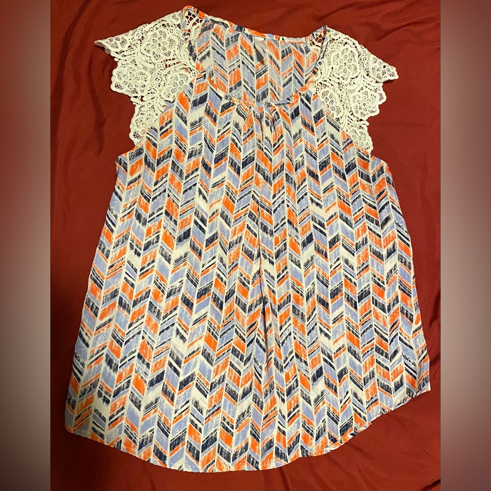 Cute top with embroidered cap sleeves